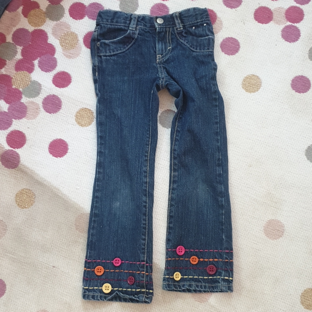 Adorable button jeans